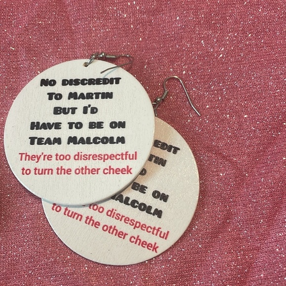 Empowering and beautifully crafted earrings - Picture 3 of 4